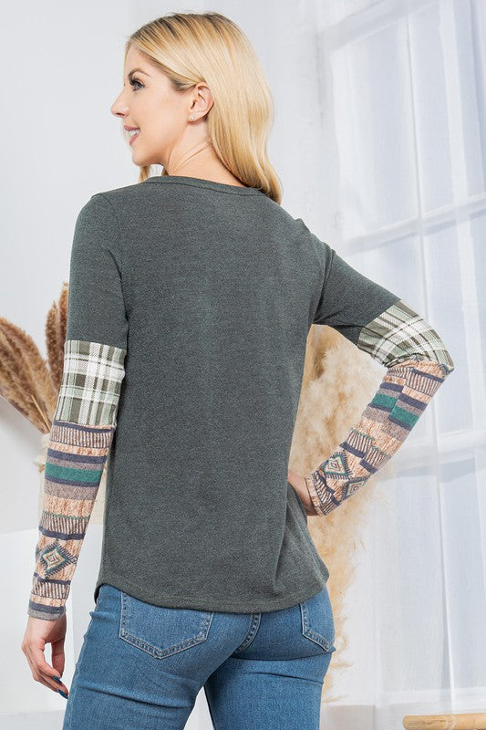 Women's Casual Textured Sweater with Front Pocket