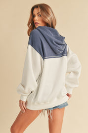 Women's Oversized Hooded Sweatshirt with Kangaroo Pocket