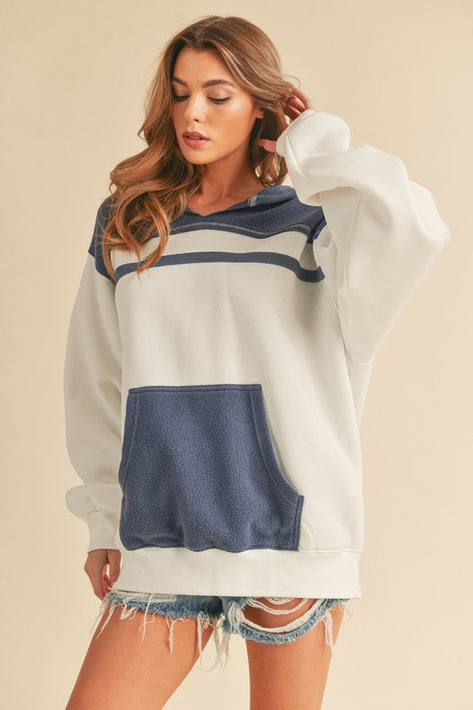 Women's Oversized Hooded Sweatshirt with Kangaroo Pocket