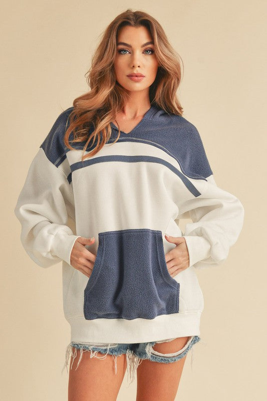 Women's Oversized Hooded Sweatshirt with Kangaroo Pocket