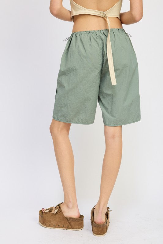 CONTRASTED BERMUDA SHORTS