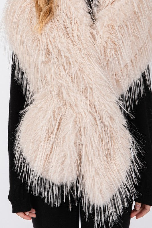 Women's Iconic Faux Fur Pull Through Shawl