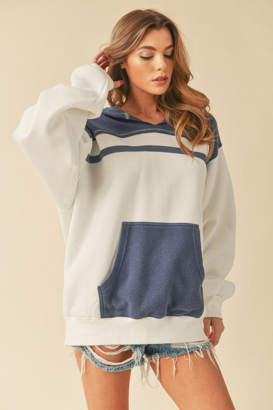 Women's Oversized Hooded Sweatshirt with Kangaroo Pocket