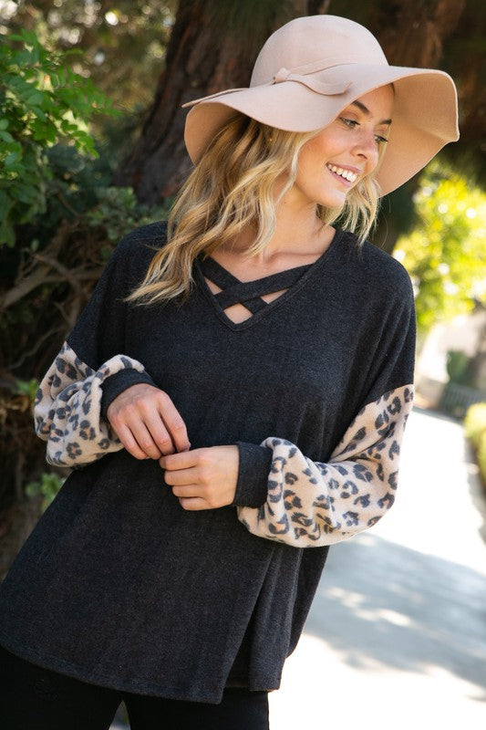 Women's Animal Mixed Volume Sleeve Top