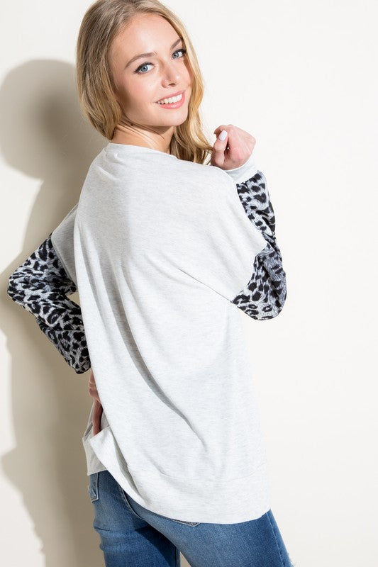 Women's Loose Fit Animal Print Long Sleeve Top