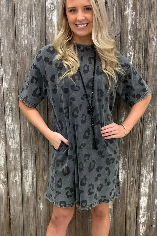 Women's Short Sleeve Leopard Print T-Shirt Dress with Pockets