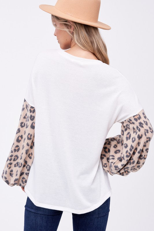 Women's Animal Print Mixed Volume Sleeve Top