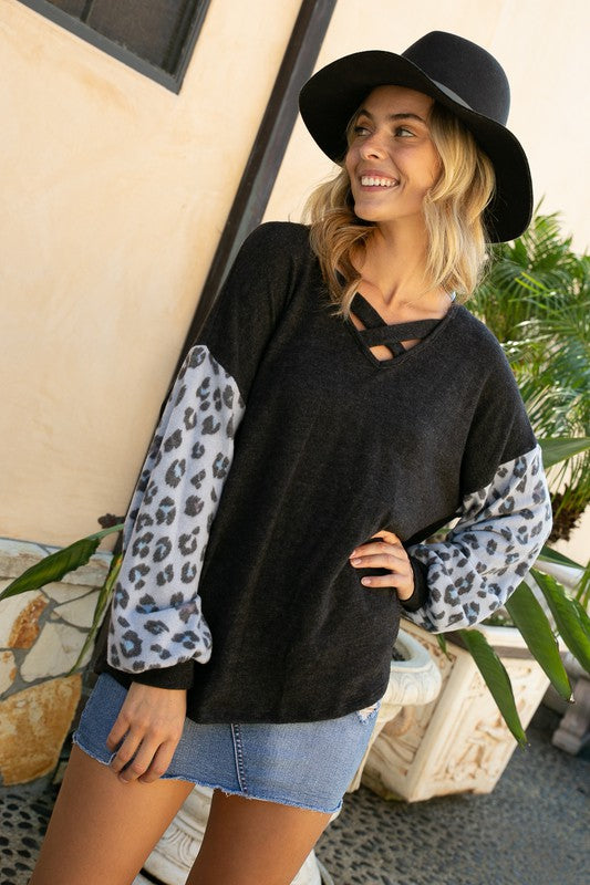 Women's Animal Mixed Volume Sleeve Top