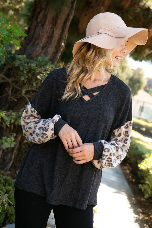 Women's Animal Mixed Volume Sleeve Top