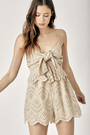 SCALLOP EDGE FRONT TIE UP ROMPER
